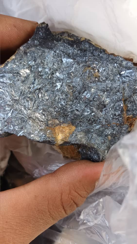 کلوخه آنتیموان با خلوص ۴۶ به بالا